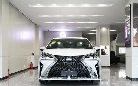 Toyota Sienna, 2024 год, 7 569 000 рублей, 2 фотография