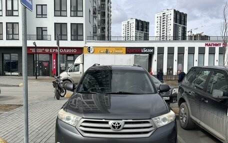 Toyota Highlander III, 2012 год, 1 900 000 рублей, 2 фотография