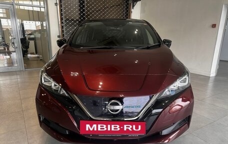 Nissan Leaf II, 2021 год, 2 600 000 рублей, 3 фотография