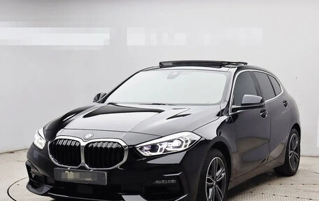 BMW 1 серия, 2021 год, 2 100 000 рублей, 1 фотография