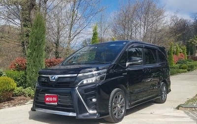 Toyota Voxy III, 2017 год, 2 650 000 рублей, 1 фотография
