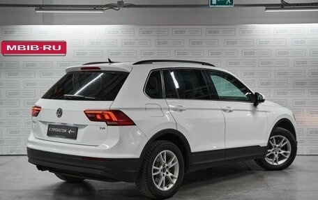 Volkswagen Tiguan II, 2017 год, 2 074 660 рублей, 2 фотография