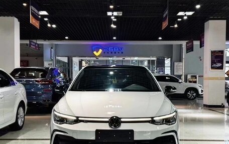 Volkswagen Golf VIII, 2021 год, 2 000 555 рублей, 2 фотография