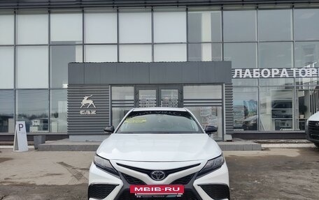 Toyota Camry, 2021 год, 3 089 990 рублей, 2 фотография
