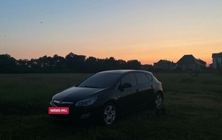 Opel Astra J, 2011 год, 690 000 рублей, 3 фотография