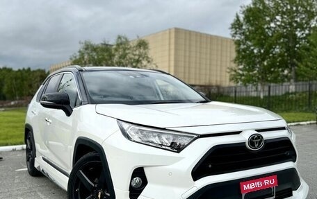 Toyota RAV4, 2019 год, 3 600 000 рублей, 1 фотография