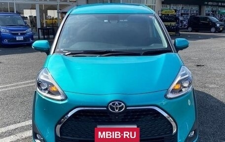 Toyota Sienta II, 2021 год, 1 150 000 рублей, 2 фотография