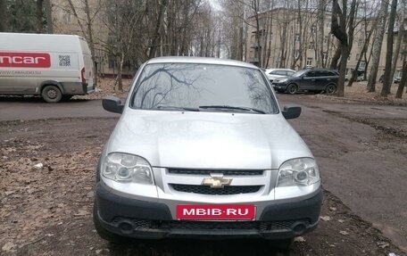 Chevrolet Niva I рестайлинг, 2010 год, 395 000 рублей, 2 фотография