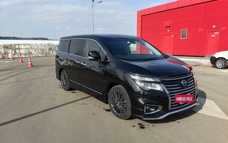 Nissan Elgrand III, 2019 год, 3 200 000 рублей, 3 фотография