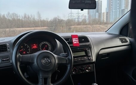 Volkswagen Polo VI (EU Market), 2012 год, 700 000 рублей, 2 фотография