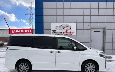 Toyota Voxy III, 2019 год, 2 697 000 рублей, 4 фотография