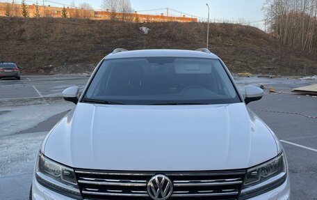 Volkswagen Tiguan II, 2018 год, 2 799 000 рублей, 1 фотография