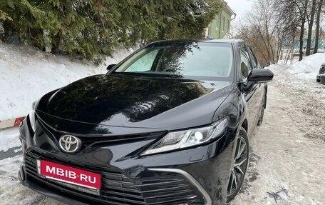 Toyota Camry, 2021 год, 3 360 000 рублей, 2 фотография
