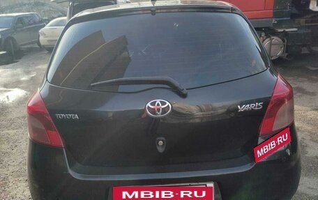 Toyota Yaris III рестайлинг, 2008 год, 695 000 рублей, 2 фотография