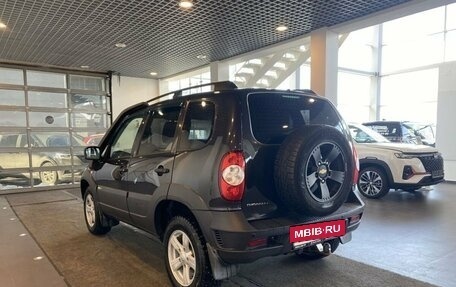 Chevrolet Niva I рестайлинг, 2018 год, 930 000 рублей, 5 фотография
