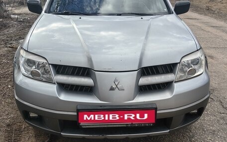 Mitsubishi Outlander III рестайлинг 3, 2005 год, 680 000 рублей, 1 фотография