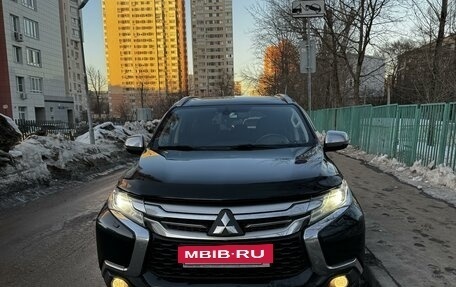 Mitsubishi Pajero Sport III рестайлинг, 2018 год, 2 900 000 рублей, 2 фотография
