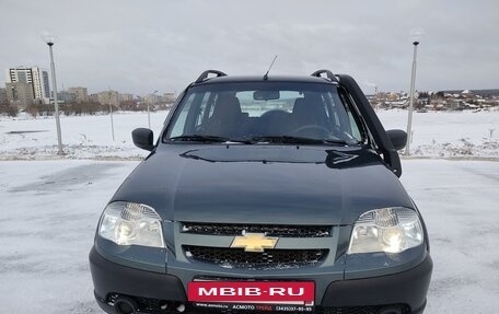Chevrolet Niva I рестайлинг, 2018 год, 830 000 рублей, 3 фотография
