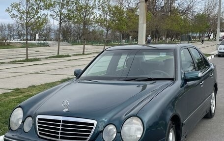 Mercedes-Benz E-Класс, 2000 год, 800 000 рублей, 1 фотография