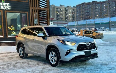 Toyota Highlander, 2021 год, 5 400 000 рублей, 3 фотография