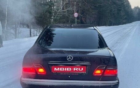 Mercedes-Benz E-Класс, 1998 год, 500 000 рублей, 2 фотография