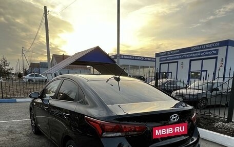 Hyundai Solaris II рестайлинг, 2017 год, 1 555 000 рублей, 2 фотография