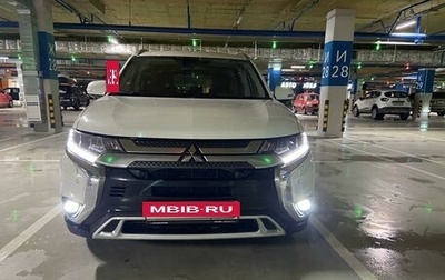 Mitsubishi Outlander III рестайлинг 3, 2019 год, 2 900 000 рублей, 1 фотография
