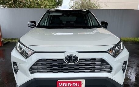 Toyota RAV4, 2020 год, 2 390 000 рублей, 3 фотография