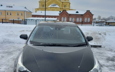 Toyota Prius IV XW50, 2018 год, 1 850 000 рублей, 3 фотография