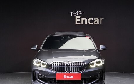 BMW 1 серия, 2021 год, 2 700 000 рублей, 3 фотография