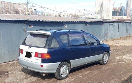 Toyota Ipsum II, 1998 год, 630 000 рублей, 2 фотография