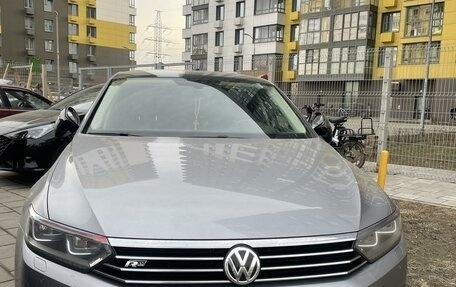 Volkswagen Passat B8 рестайлинг, 2019 год, 2 350 000 рублей, 1 фотография