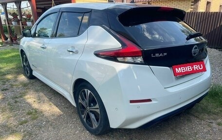 Nissan Leaf II, 2017 год, 1 555 000 рублей, 2 фотография