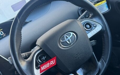 Toyota Prius IV XW50, 2016 год, 2 000 000 рублей, 4 фотография