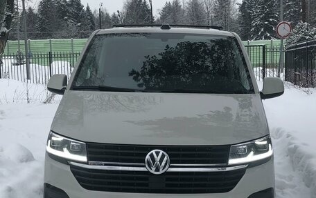 Volkswagen Multivan T6 рестайлинг, 2020 год, 6 999 000 рублей, 2 фотография