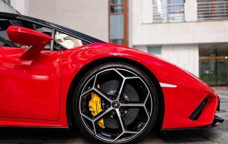 Lamborghini Huracán, 2022 год, 41 000 000 рублей, 6 фотография