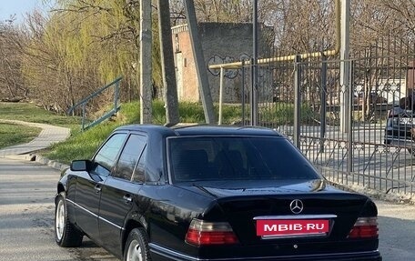 Mercedes-Benz E-Класс, 1995 год, 390 000 рублей, 4 фотография