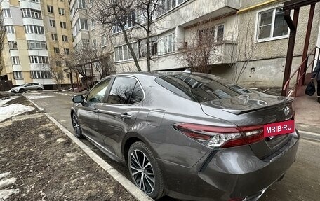 Toyota Camry, 2020 год, 2 600 000 рублей, 2 фотография