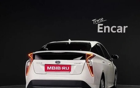 Toyota Prius IV XW50, 2020 год, 1 850 000 рублей, 3 фотография