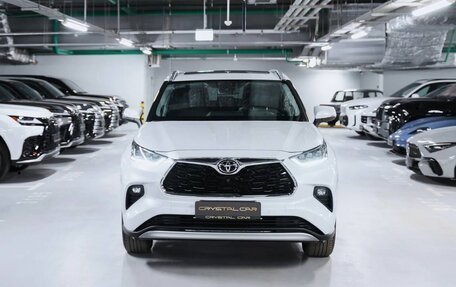 Toyota Highlander, 2023 год, 7 000 000 рублей, 4 фотография