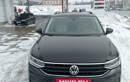 Volkswagen Tiguan II, 2021 год, 3 240 000 рублей, 2 фотография