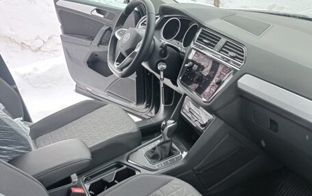 Volkswagen Tiguan II, 2021 год, 3 240 000 рублей, 7 фотография