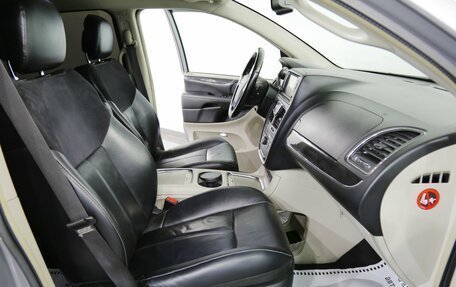 Chrysler Voyager IV, 2013 год, 1 995 000 рублей, 7 фотография