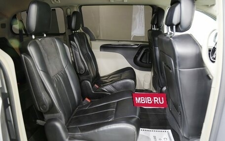 Chrysler Voyager IV, 2013 год, 1 995 000 рублей, 8 фотография