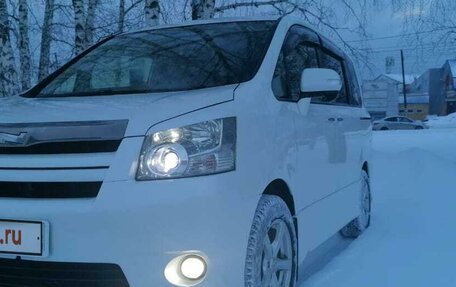Toyota Noah III, 2009 год, 1 537 000 рублей, 2 фотография