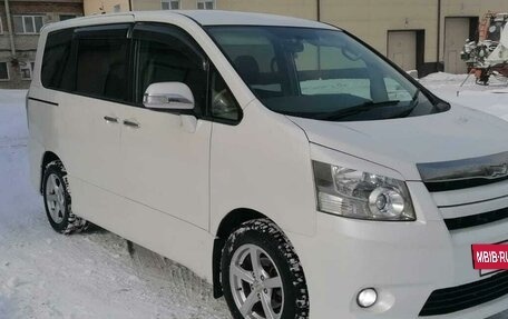 Toyota Noah III, 2009 год, 1 537 000 рублей, 6 фотография