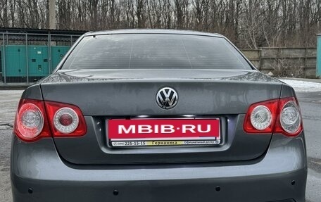 Volkswagen Jetta VI, 2010 год, 820 000 рублей, 2 фотография