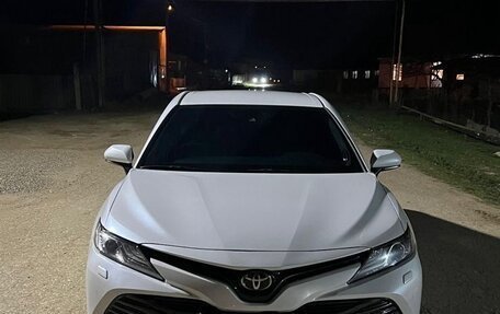 Toyota Camry, 2018 год, 2 650 000 рублей, 2 фотография