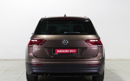 Volkswagen Tiguan II, 2018 год, 2 699 000 рублей, 4 фотография