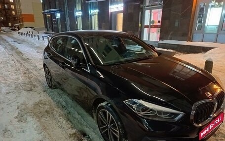 BMW 1 серия, 2019 год, 2 590 000 рублей, 2 фотография